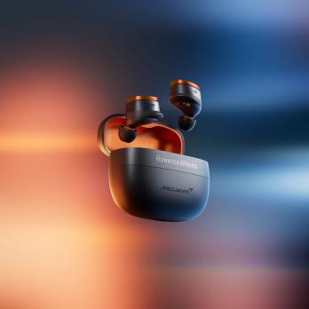 Poklanjamo McLaren/Bowers & Wilkins kapu uz kupnju Pi8 McLaren Edition slušalica